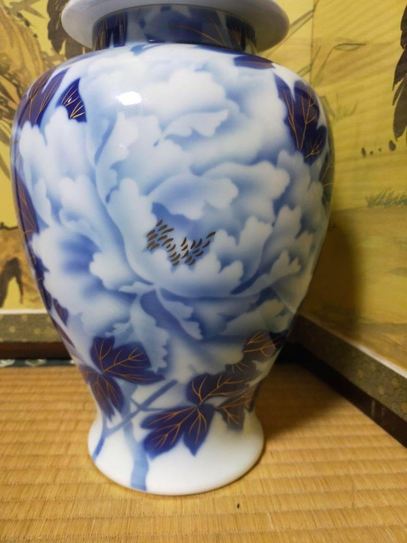深川製磁　染付金彩牡丹図　冠付飾壷　花瓶　花生  壺　磁器　陶器 梅牡丹 12号花生 | 有田焼 深川製磁｜公式オンラインストア